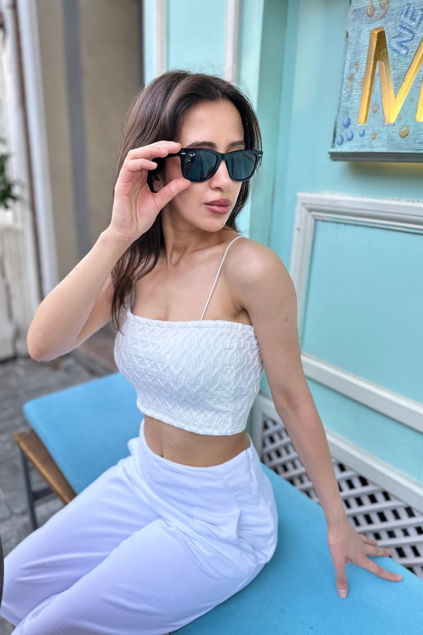 Bürümcük Desenli Askılı Beyaz Crop Top