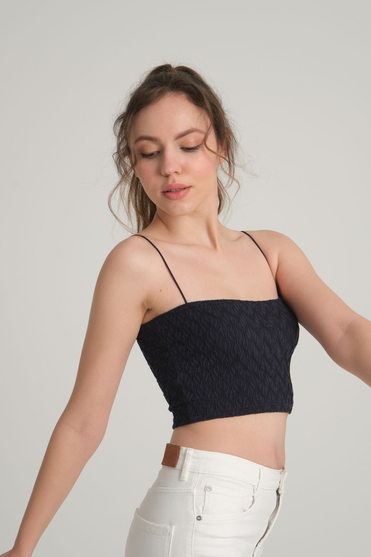 Bürümcük Desenli Askılı Crop Top