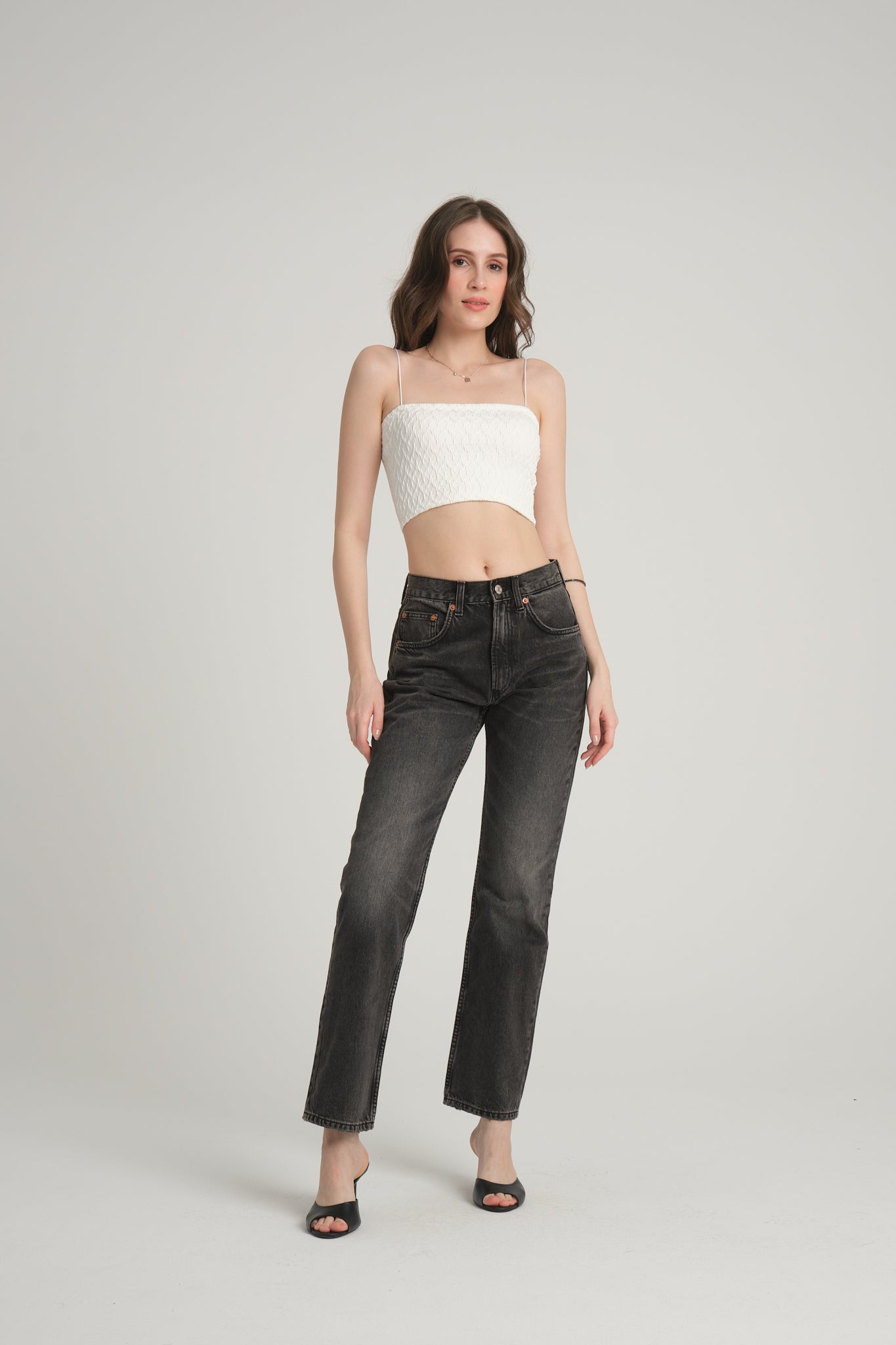 Bürümcük Desenli Askılı Beyaz Crop Top