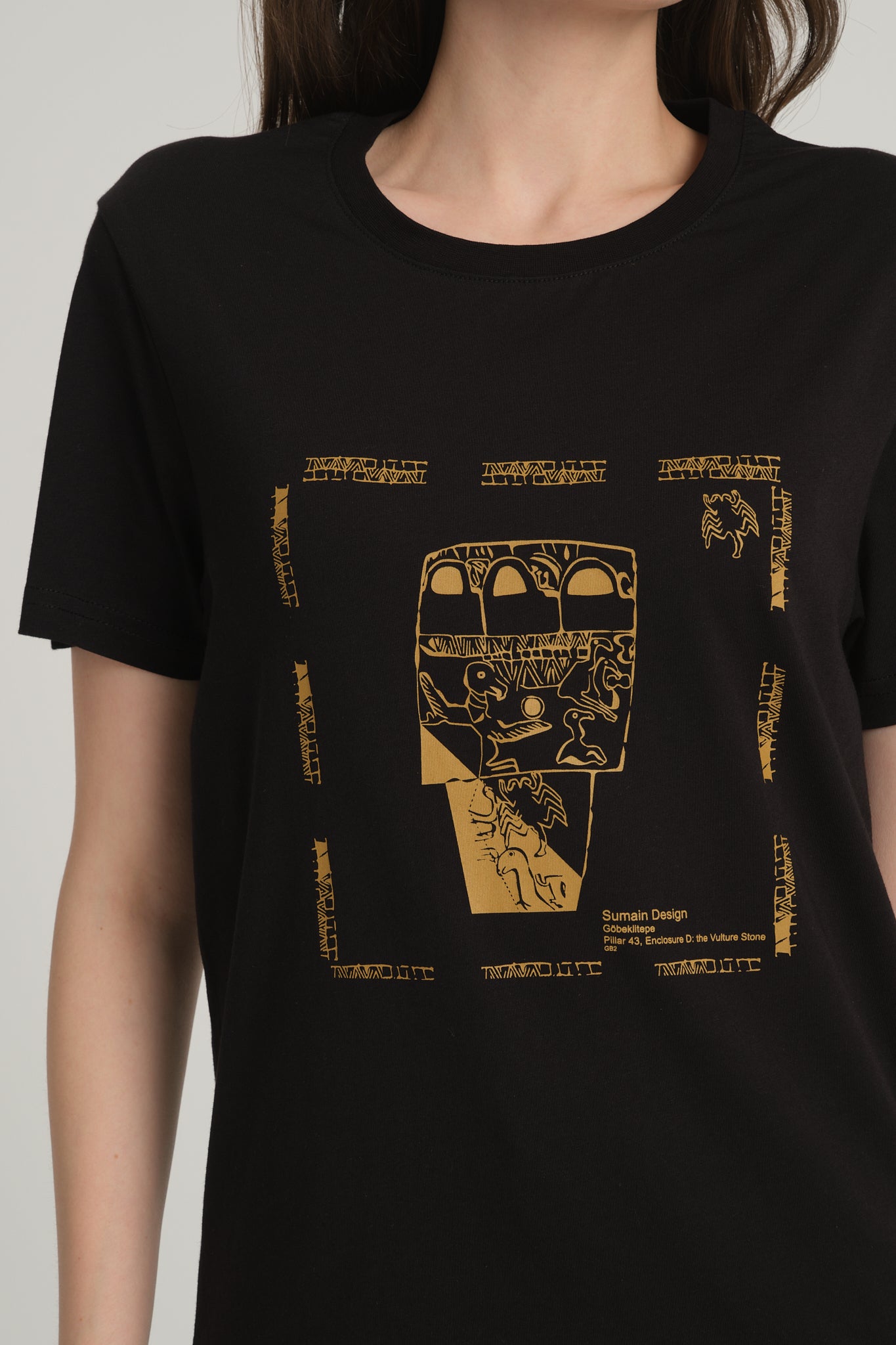 Women's Black T-Shirt with Göbeklitepe Print "Vulture Stone"