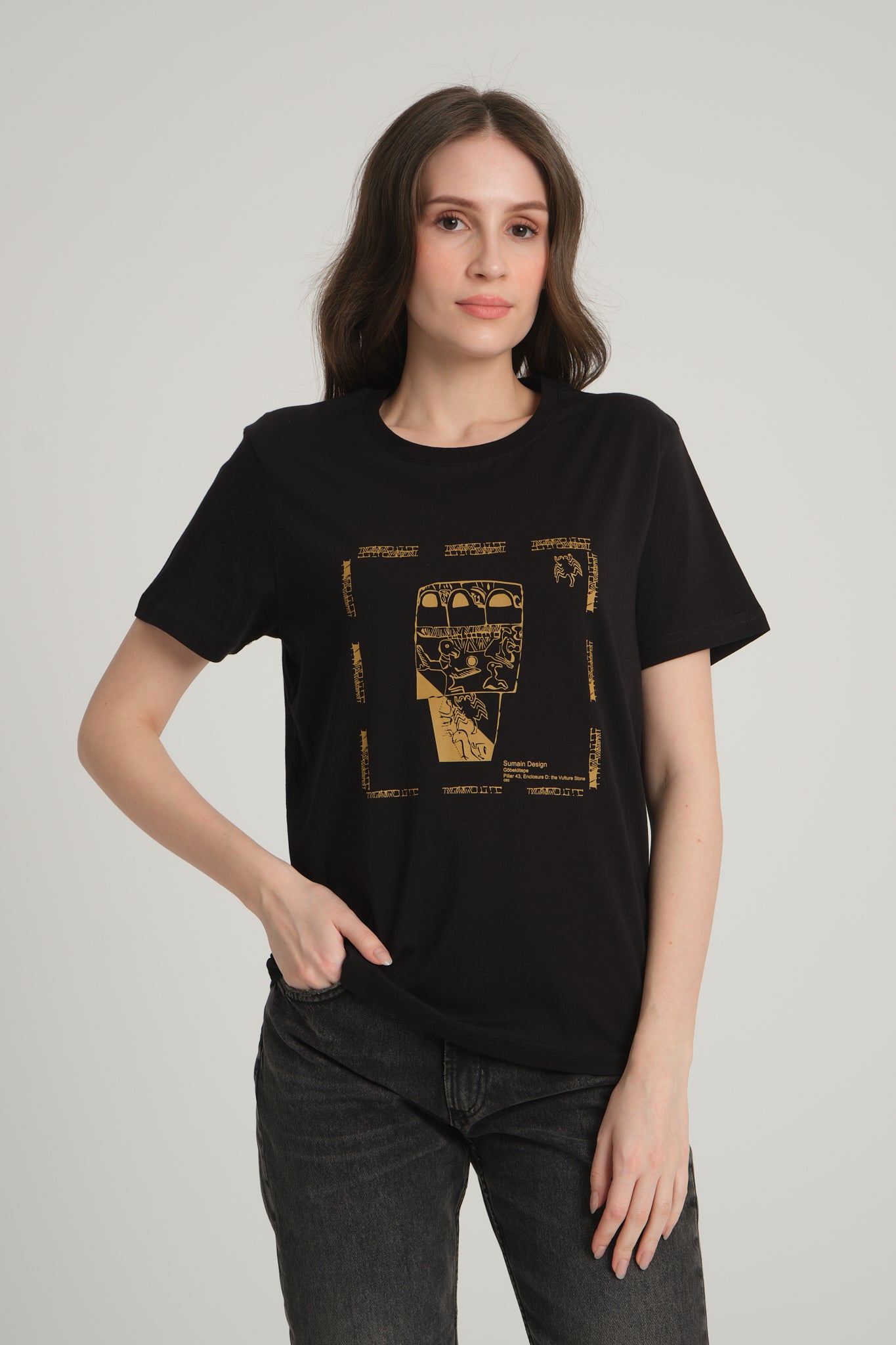 Women's Black T-Shirt with Göbeklitepe Print "Vulture Stone"