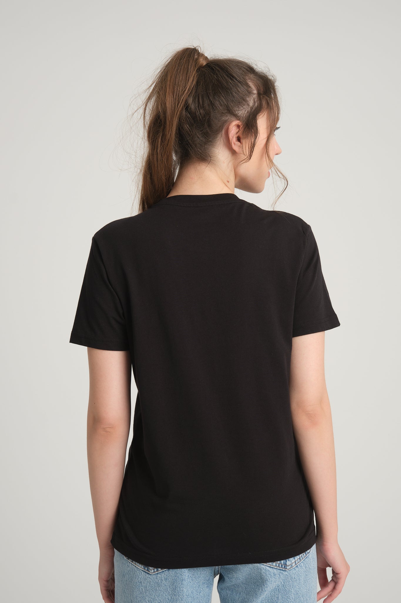 Women's Black T-Shirt with Göbeklitepe Print "Serpent Column"